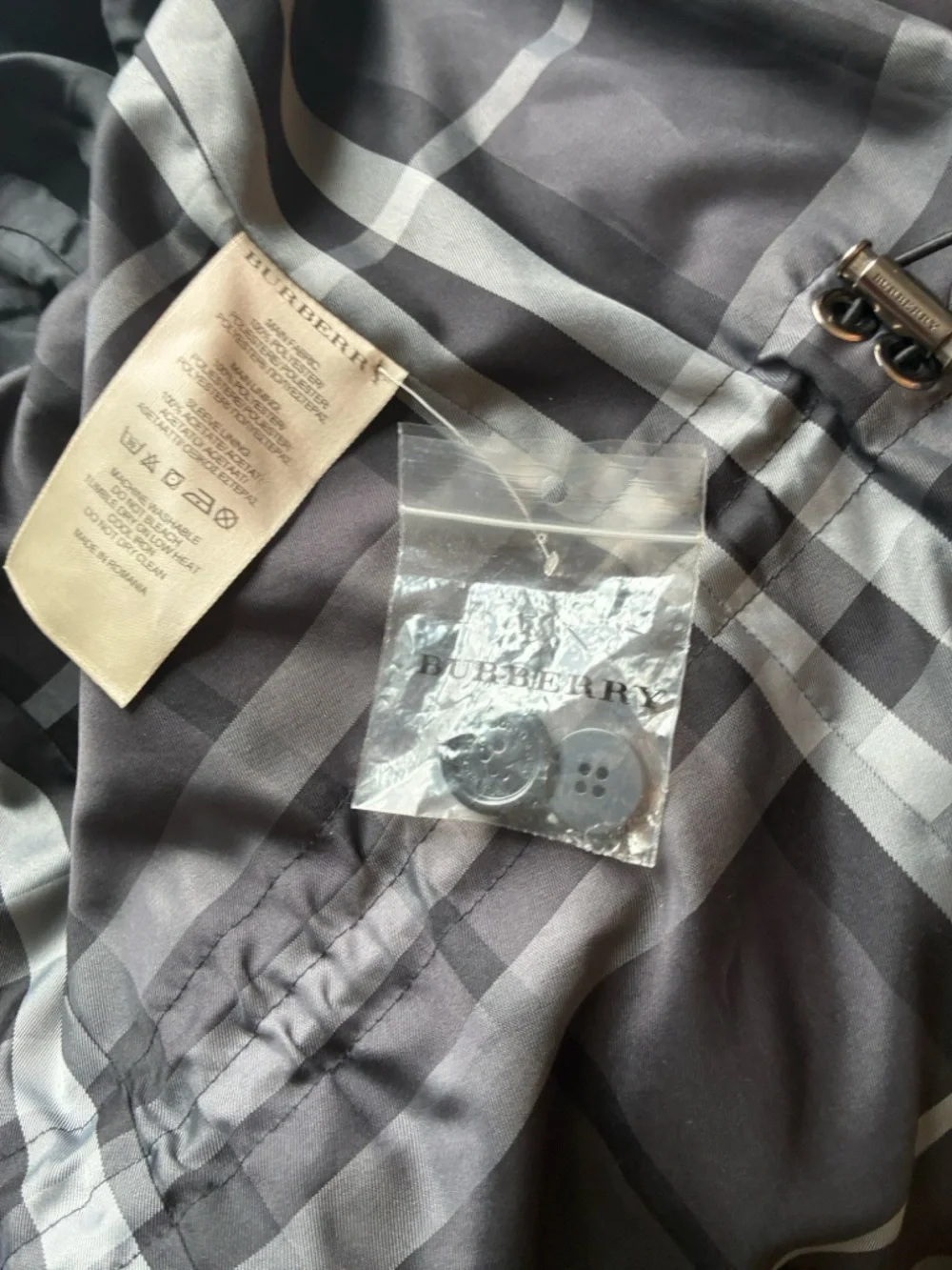 Burberry Black Relaxed Packable Trench Jacket - Picture 4 of 8